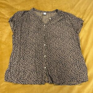 Old Navy cheetah print short sleeve button down size large women’s